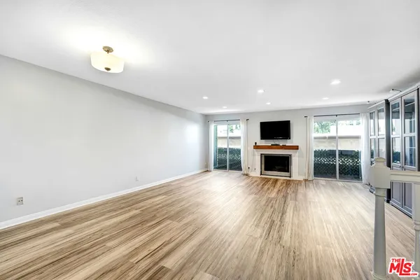 $3,800 | 4415 Saugus Avenue, Unit 209, Sherman Oaks, CA 91403