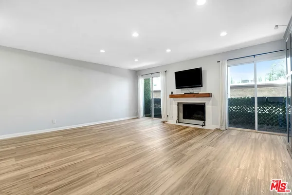 $3,800 | 4415 Saugus Avenue, Unit 209, Sherman Oaks, CA 91403