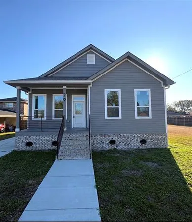 $315,000 | 79 West Chalmette Circle, Chalmette, LA 70043