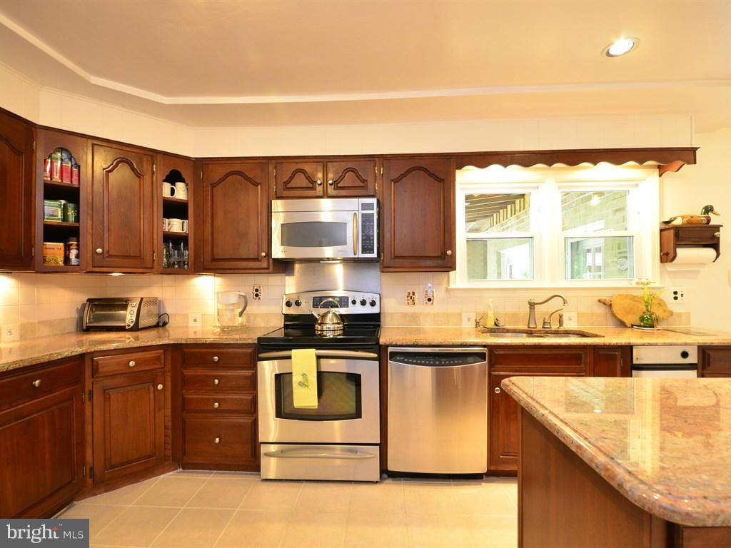 10705 Tara Road Potomac, MD 20854 - Photo 3 of 30 Kitchen