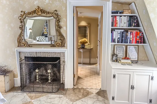 a view of a house with yard and tree s