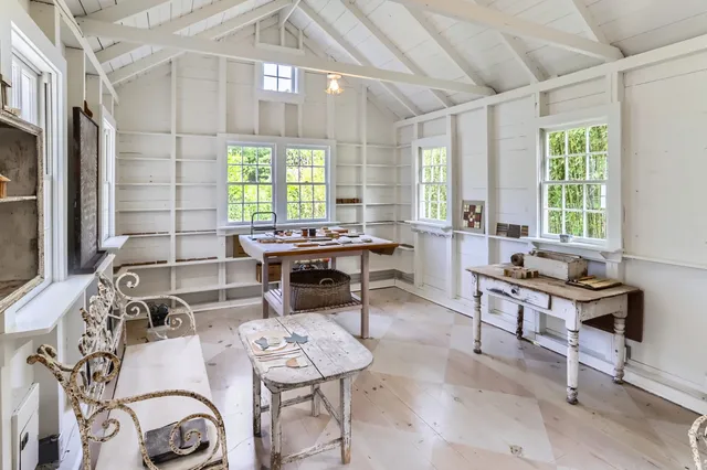 $6,495,000 | 180 Pilot Hill Farm Road, Vineyard Haven, MA 02568