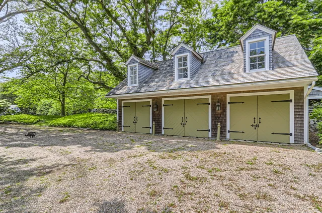 $6,495,000 | 180 Pilot Hill Farm Road, Vineyard Haven, MA 02568