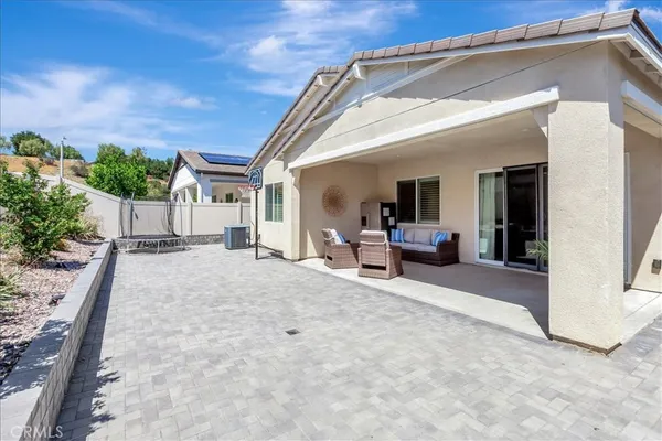 $899,999 | 2303 Nova Way, Corona, CA 92883