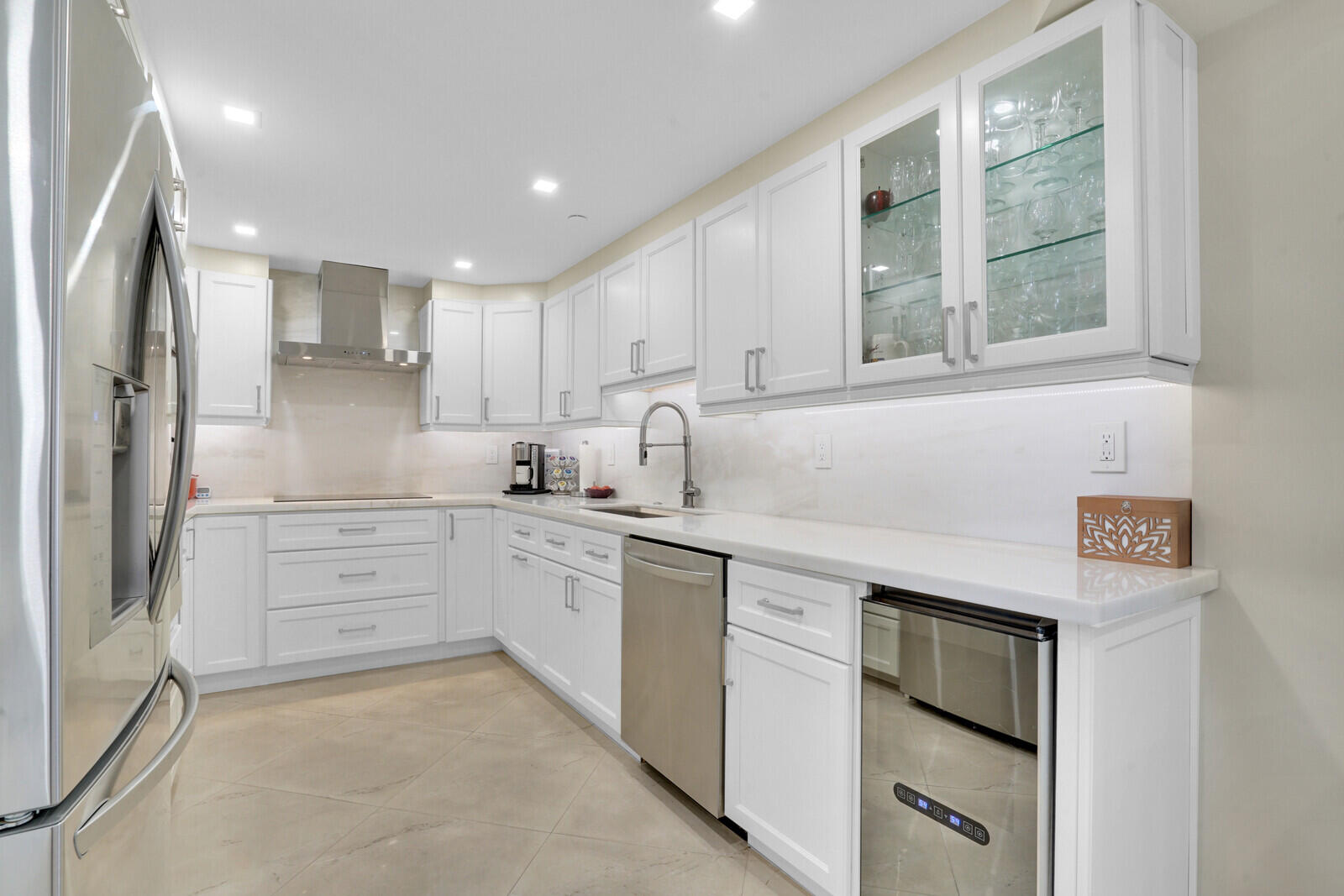 2697 North Ocean Boulevard, Unit F205 Boca Raton, FL 33431 - Photo 15 of 73 Kitchen