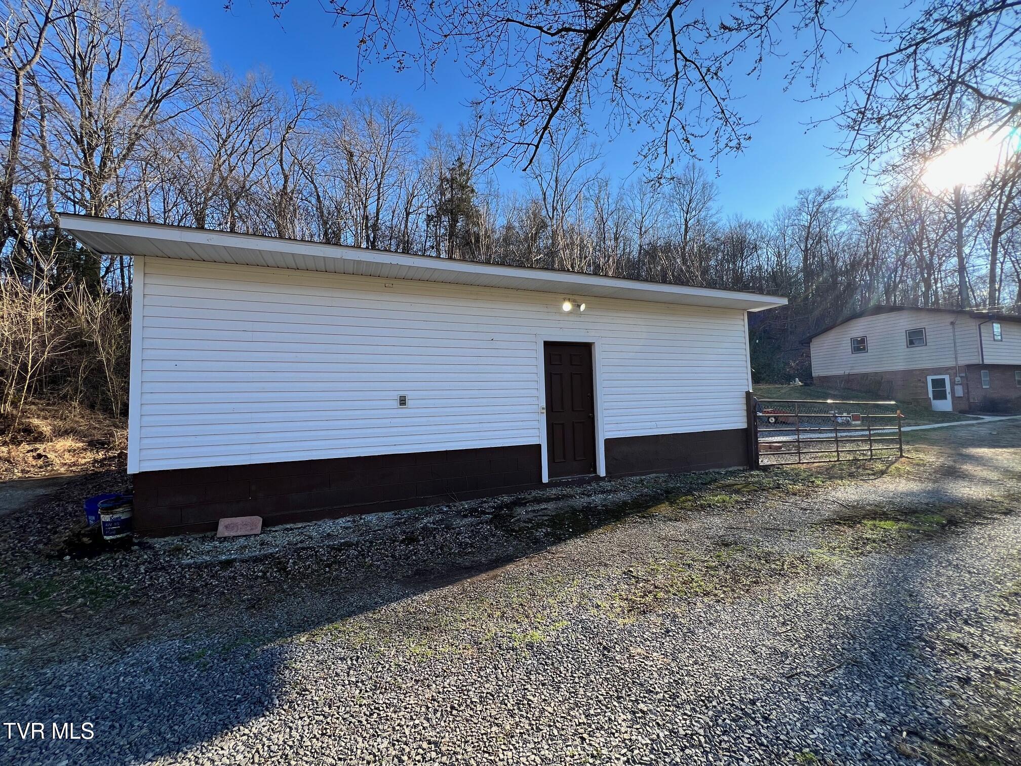 345 Mt Wesley Road Telford, TN 37690 - Photo 27 of 39 Garage.MtWesley