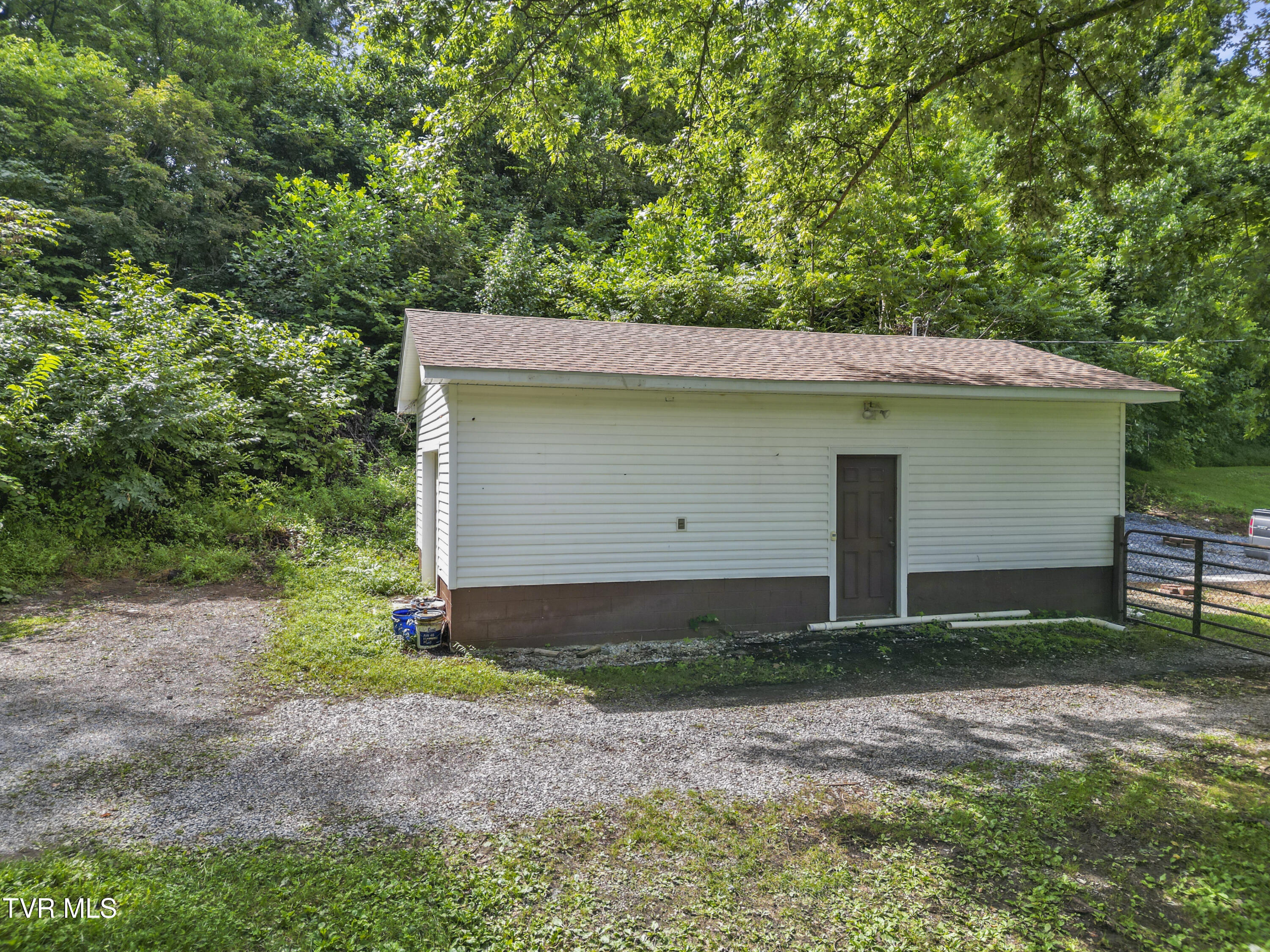 345 Mt Wesley Road Telford, TN 37690 - Photo 28 of 42 Garage