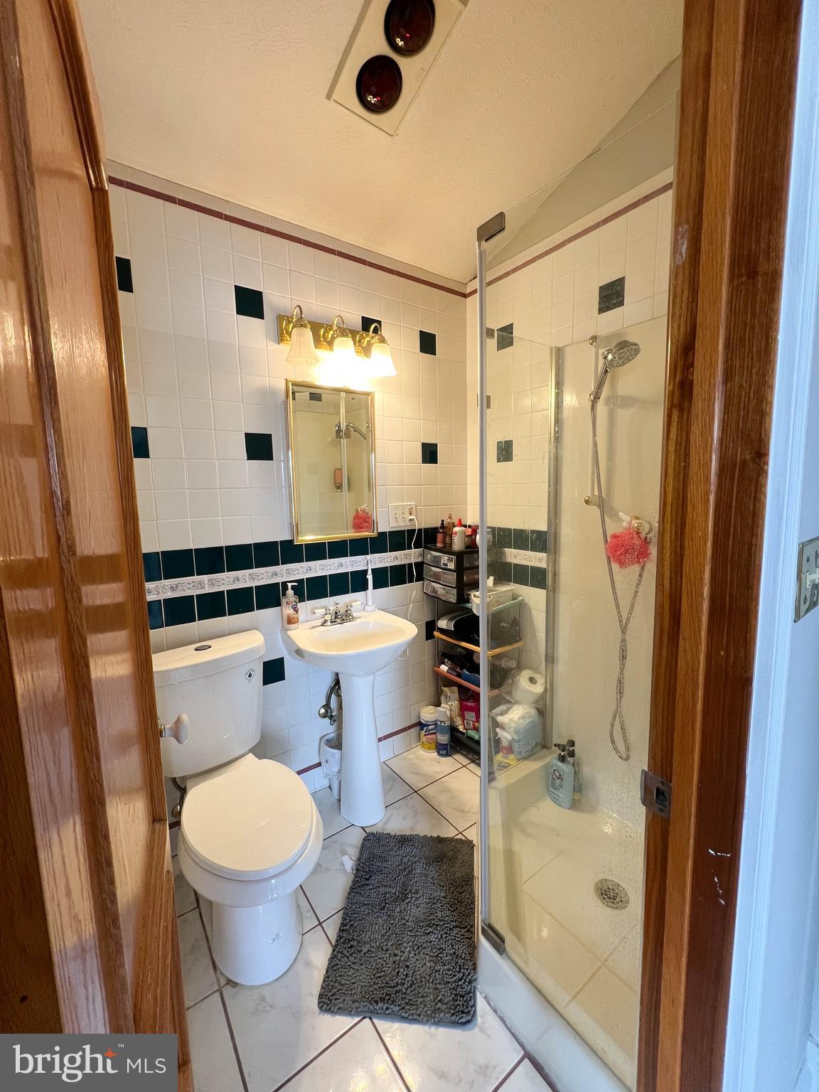 105 West Village Road Elkton, MD 21921 - Photo 21 of 32 a bathroom with a sink toilet and shower