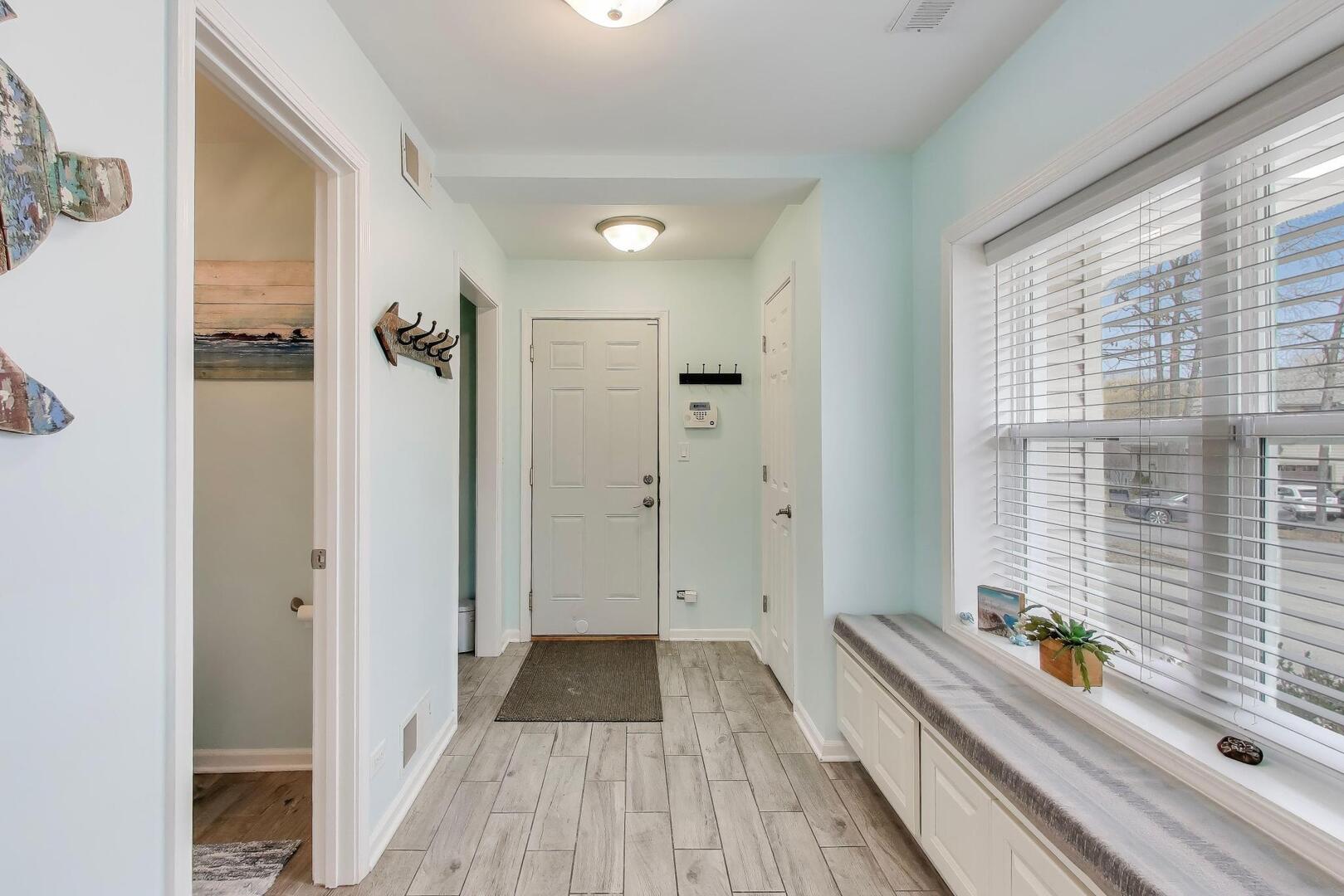 1127 Timber Trails Road Downers Grove, IL 60516 - Photo 19 of 30 a view of a bathroom with a tub and shower