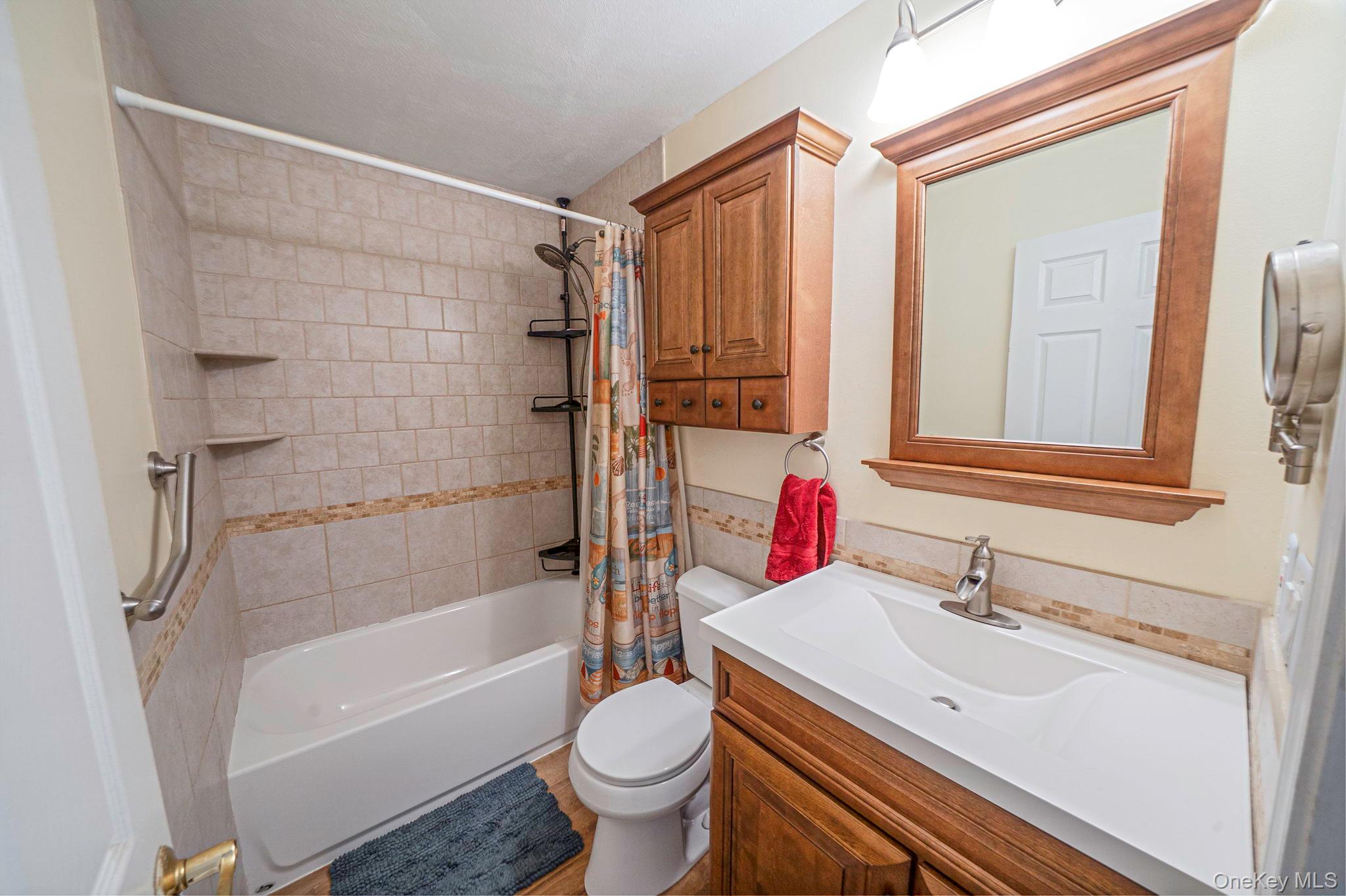 190 Merrick Road, Unit 35 Amityville, NY 11701 - Photo 16 of 17