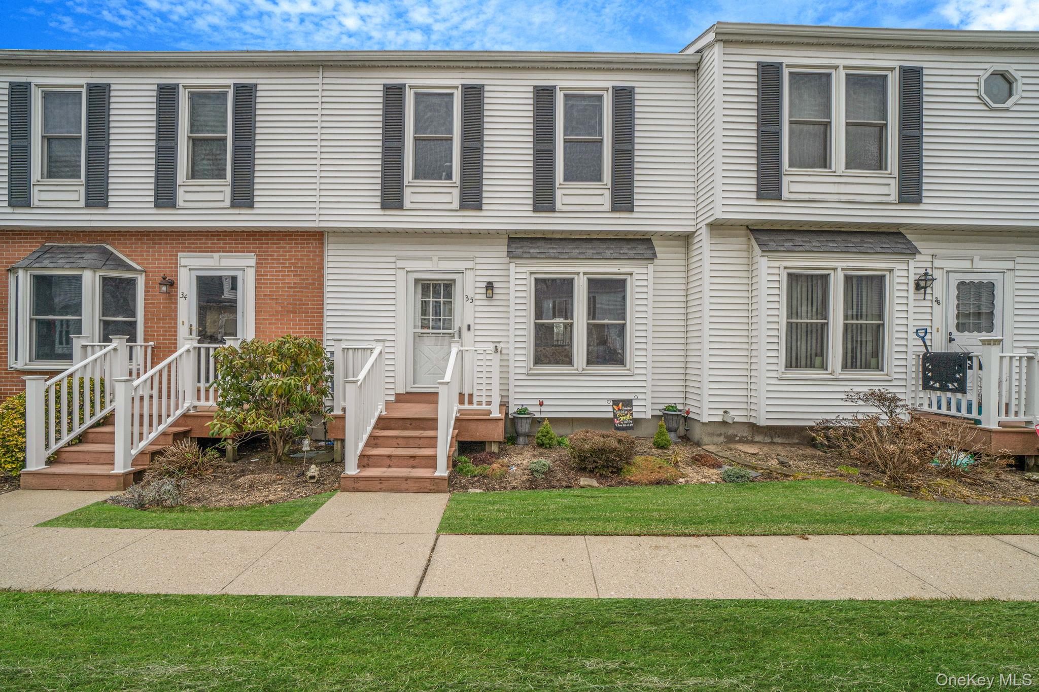 190 Merrick Road, Unit 35 Amityville, NY 11701 - Photo 2 of 17