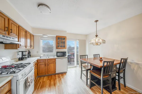 $479,000 | 190 Merrick Road, Unit 35, Amityville, NY 11701