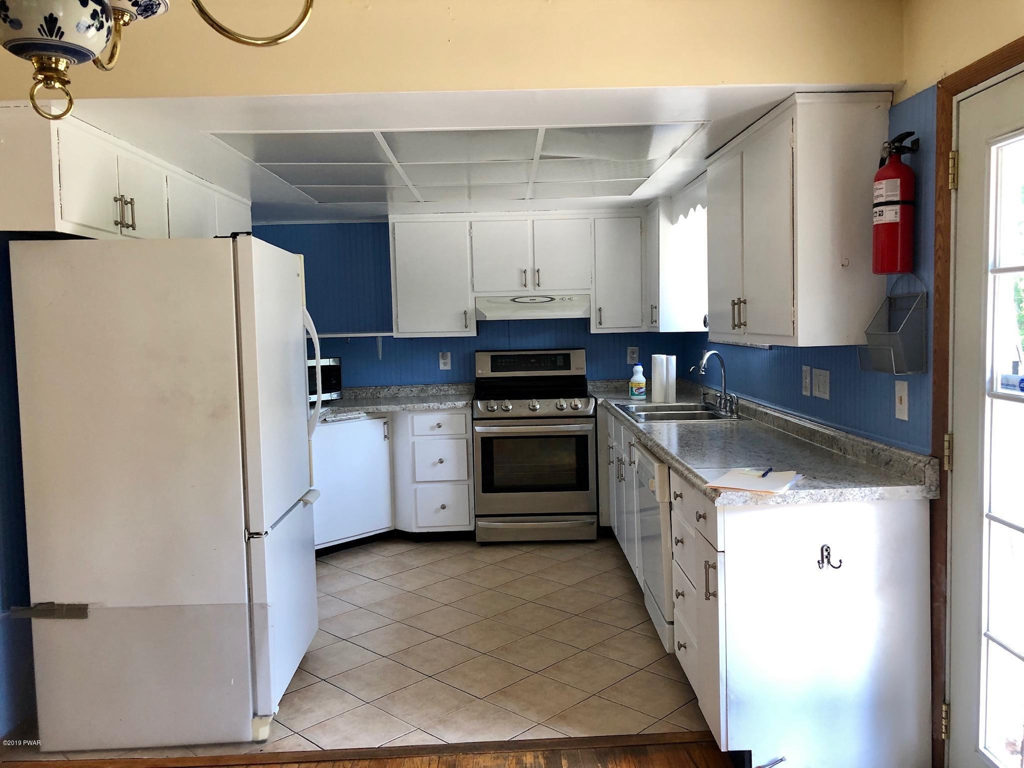 191 Rt 590 Greeley, PA 18425 - Photo 8 of 32