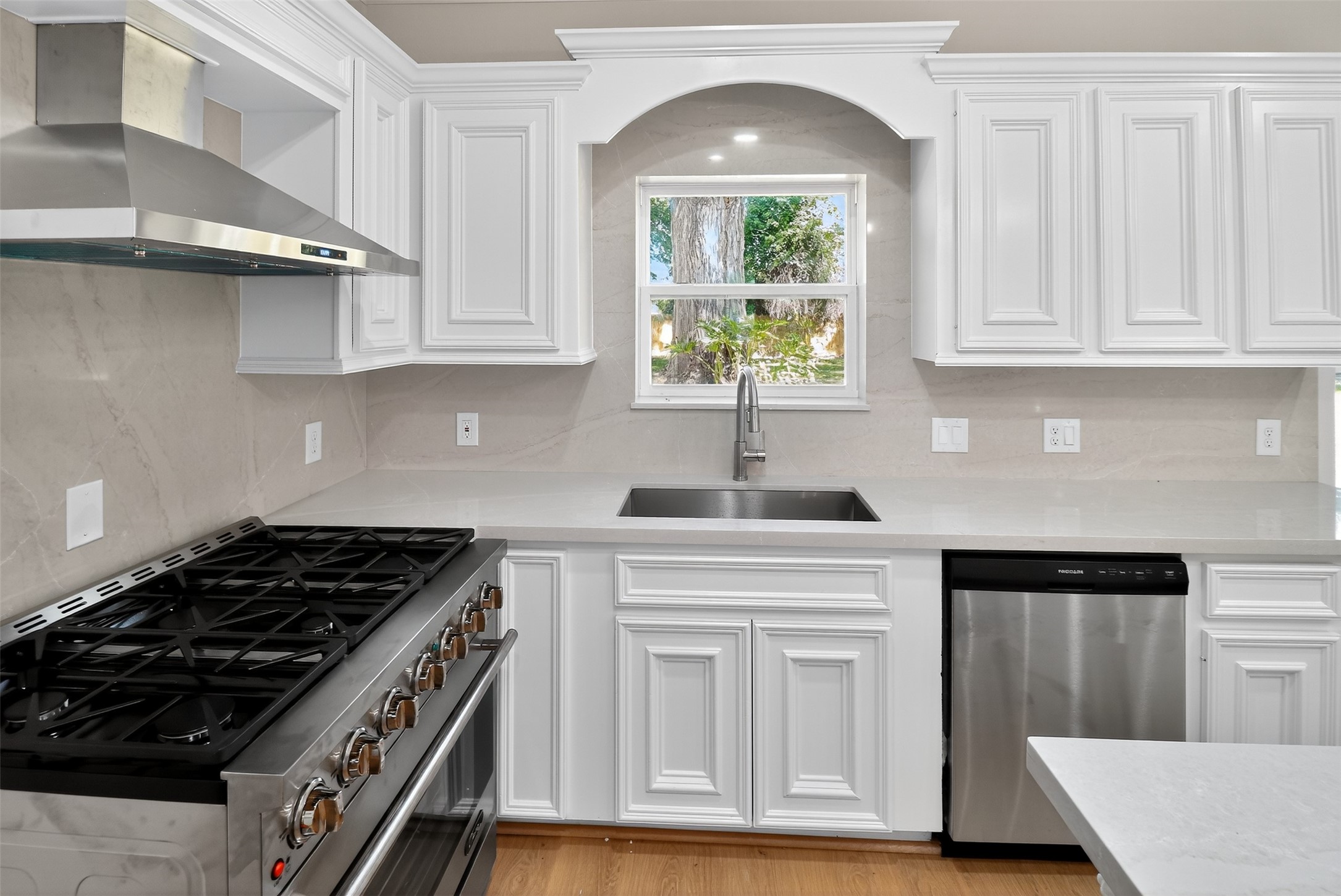 406 Hohldale Street Houston, TX 77091 - Photo 11 of 39 New SS appliance with full size gas range