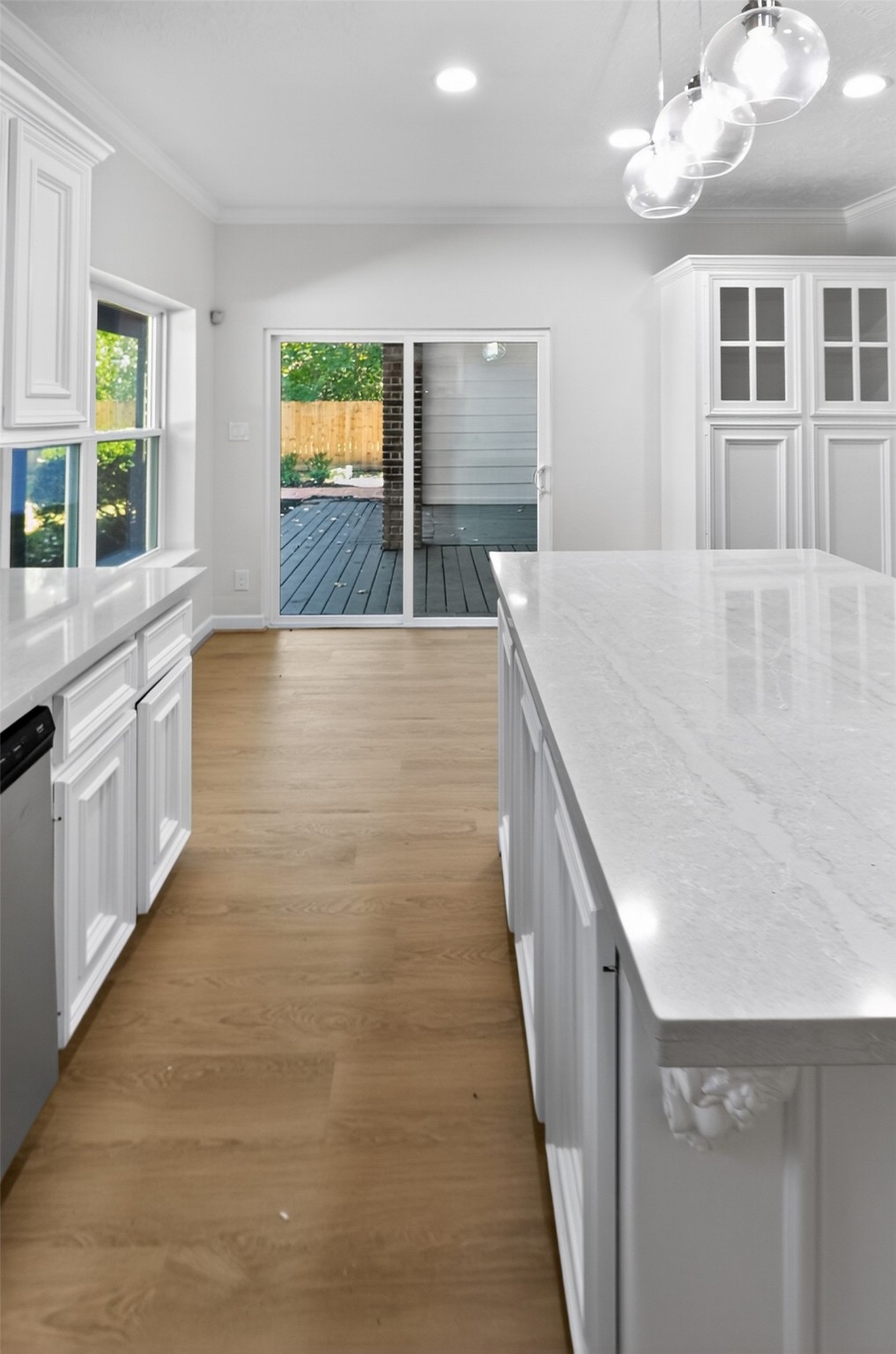 406 Hohldale Street Houston, TX 77091 - Photo 13 of 39 Sliding glass door to the patio