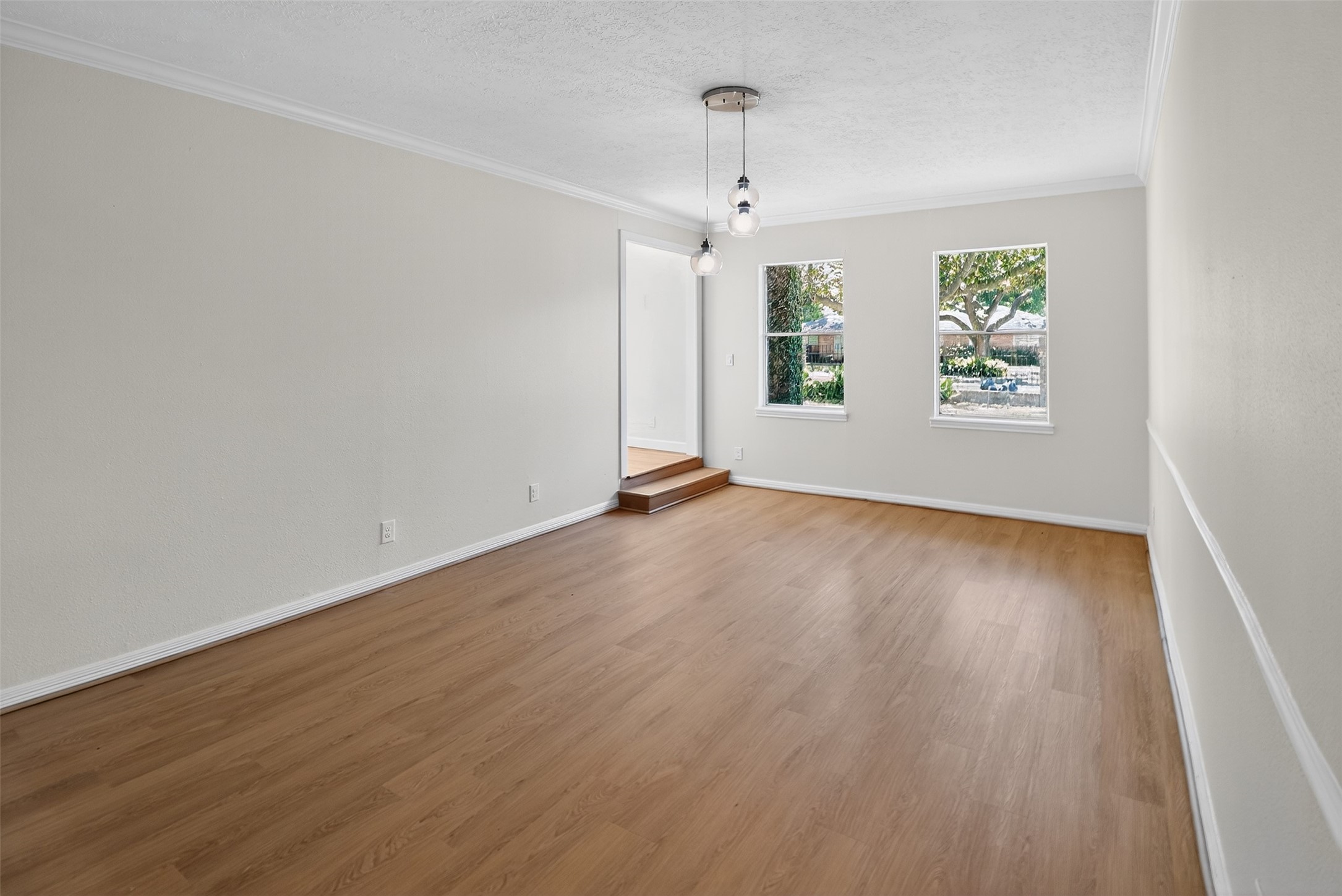 406 Hohldale Street Houston, TX 77091 - Photo 24 of 39 Large dinning space