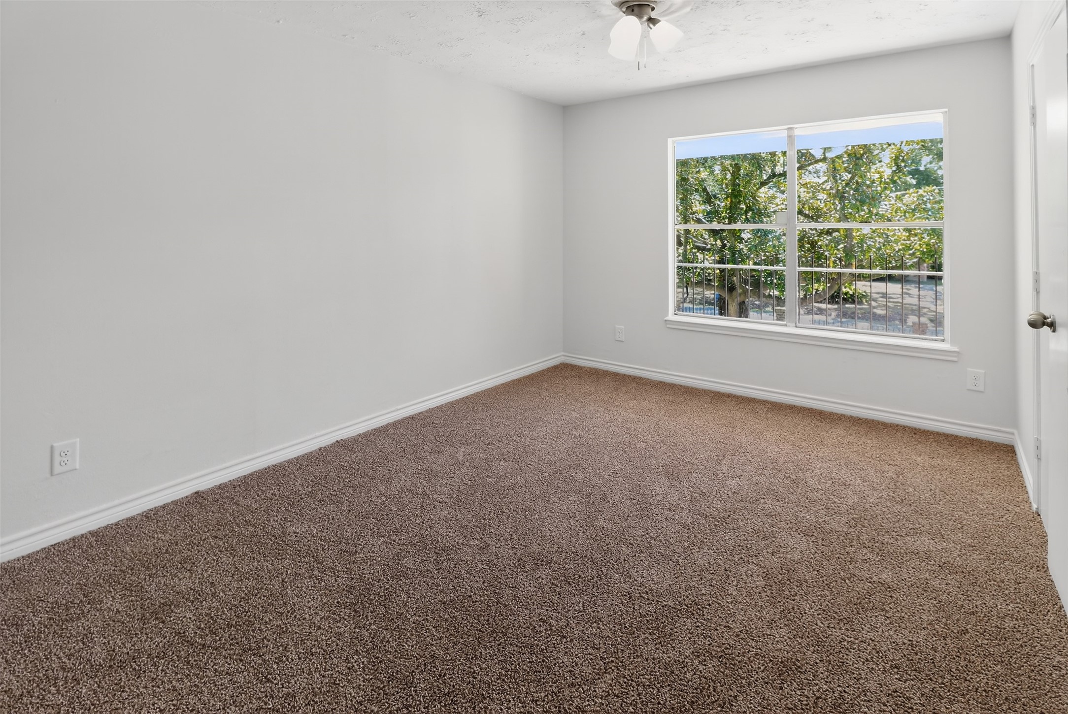 406 Hohldale Street Houston, TX 77091 - Photo 27 of 39 So many bedrooms!