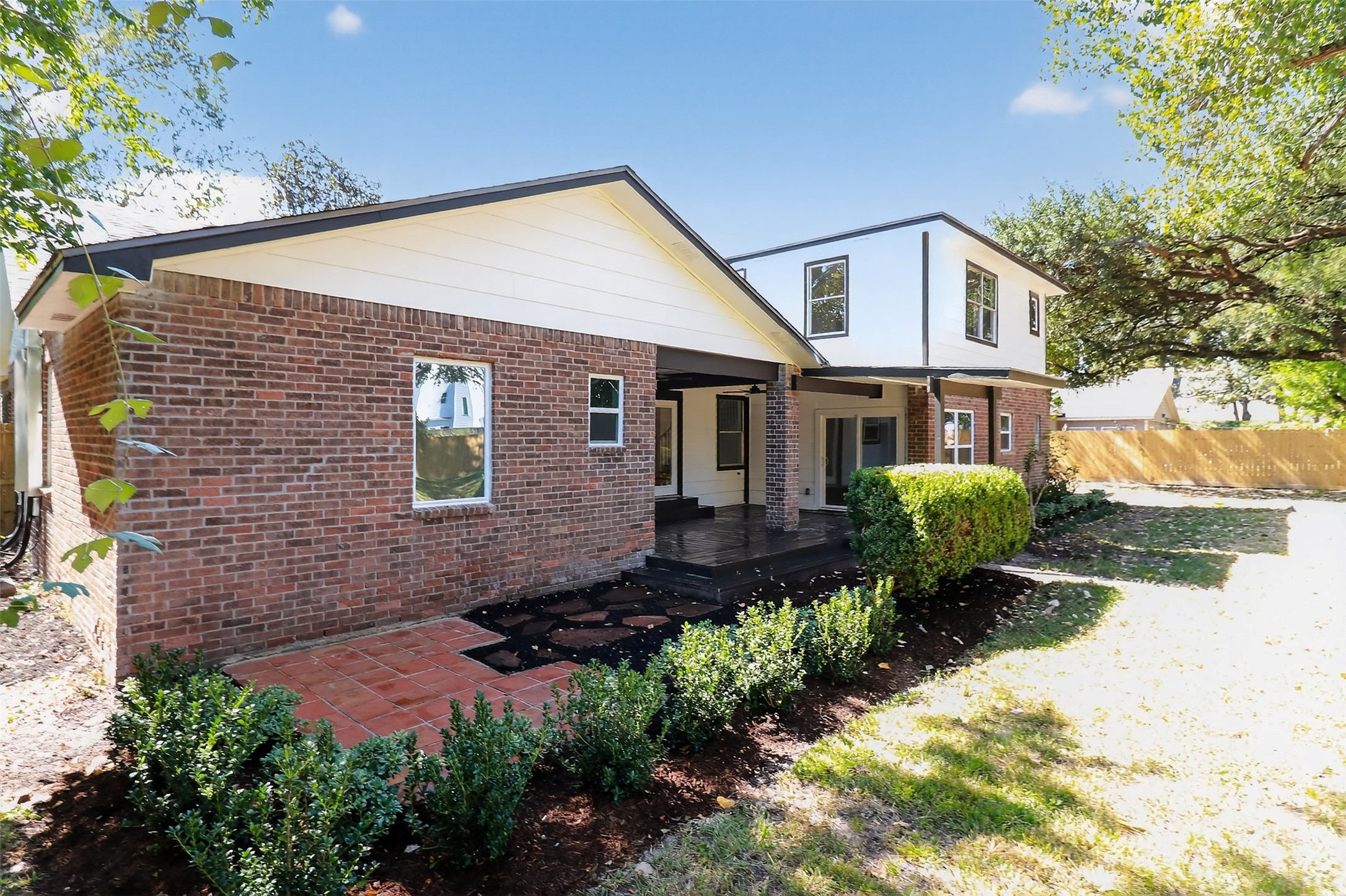 406 Hohldale Street Houston, TX 77091 - Photo 3 of 39 Huge backyard and patio