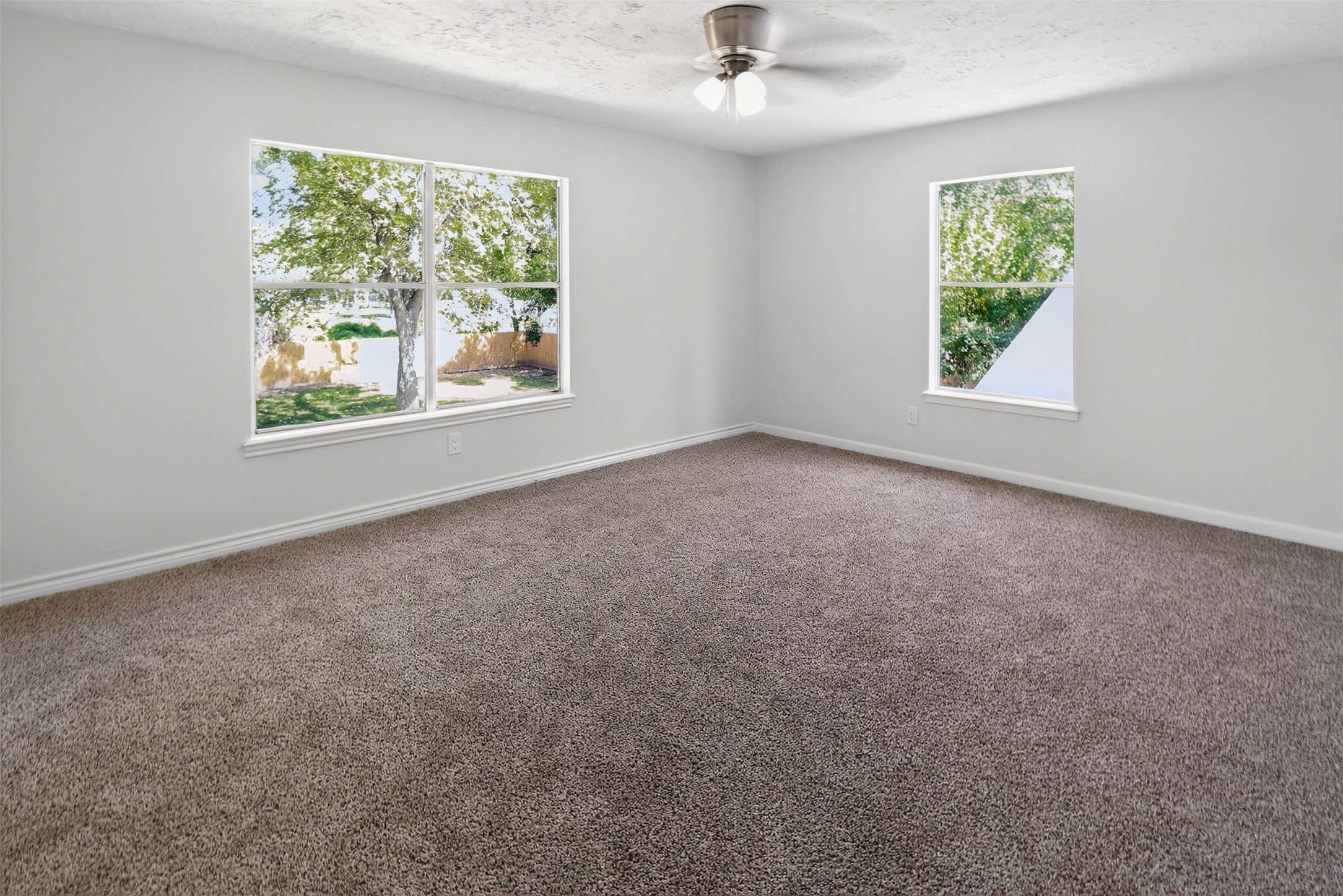 406 Hohldale Street Houston, TX 77091 - Photo 33 of 39 Another large bedroom