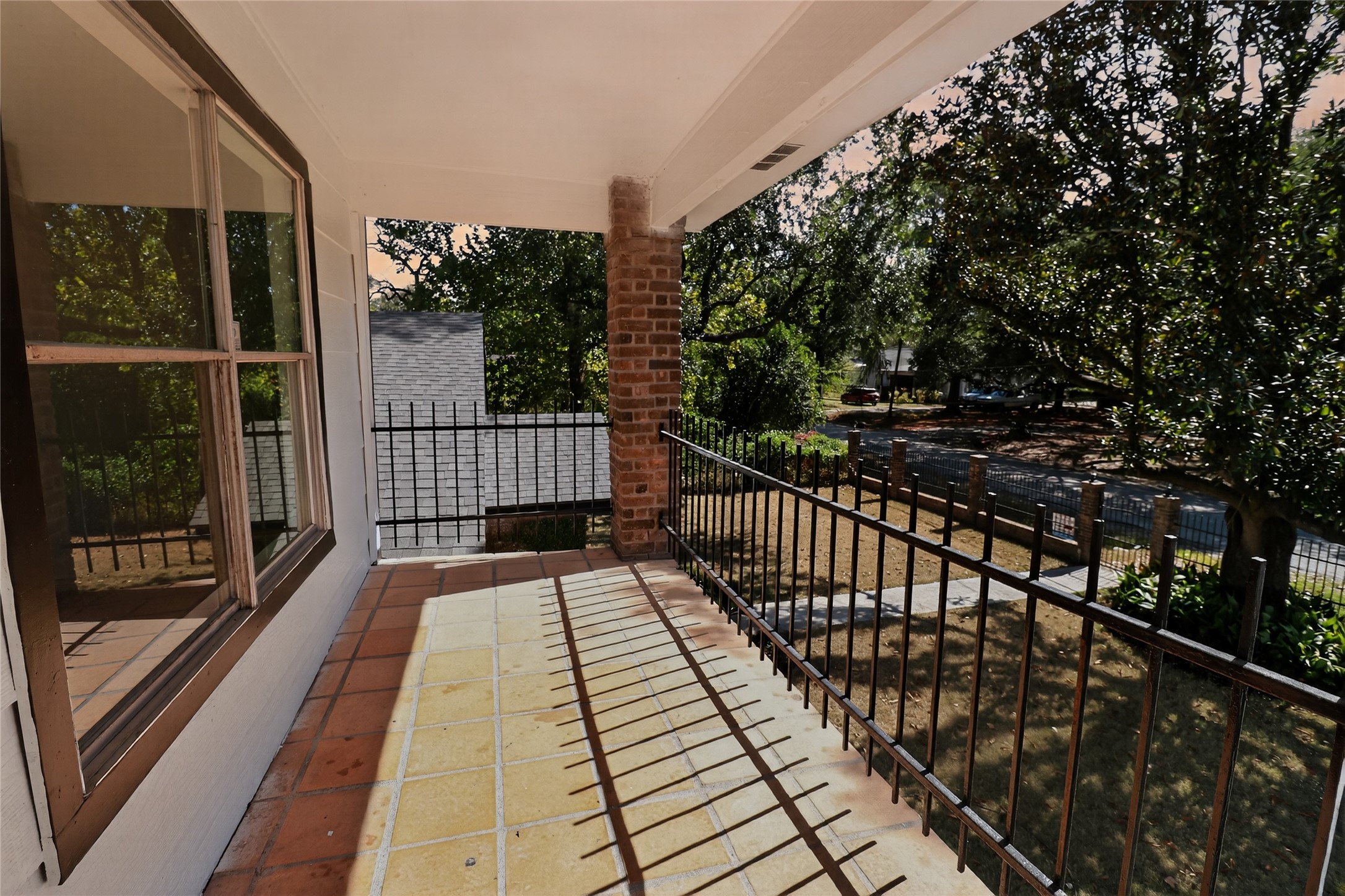 406 Hohldale Street Houston, TX 77091 - Photo 34 of 39 Sunset balcony