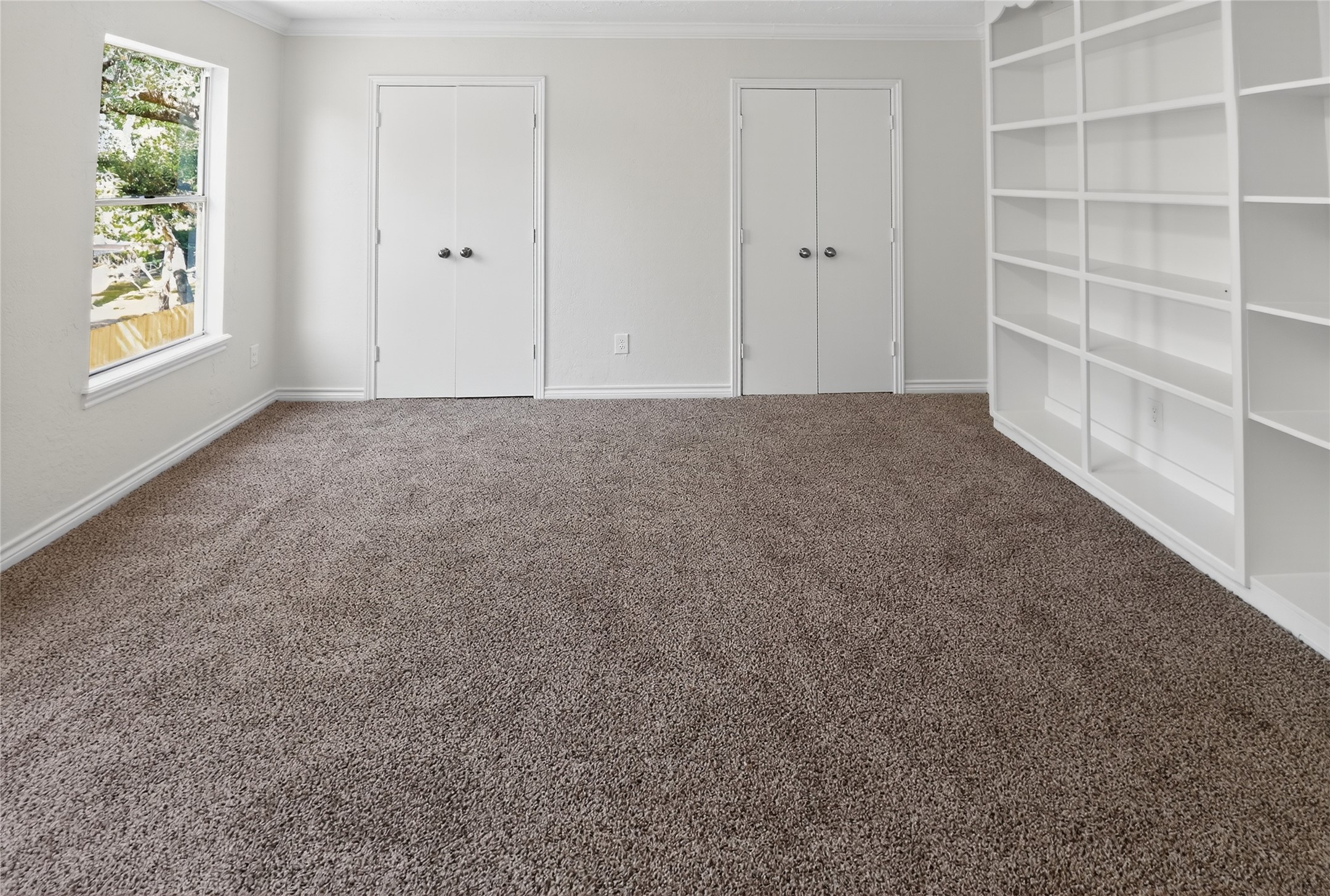 406 Hohldale Street Houston, TX 77091 - Photo 36 of 39 Built in storage