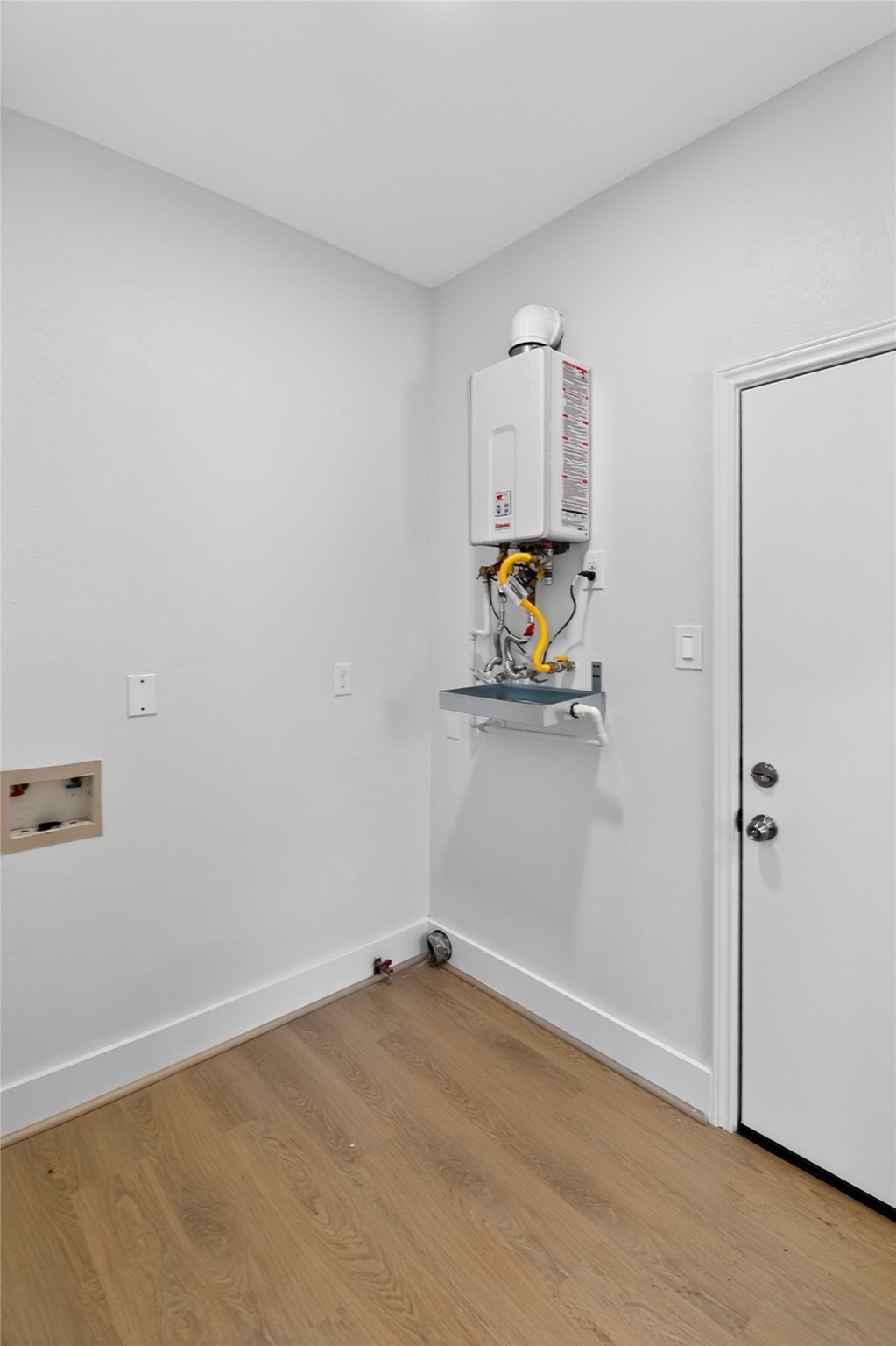 406 Hohldale Street Houston, TX 77091 - Photo 37 of 39 Utility room with a back entrance