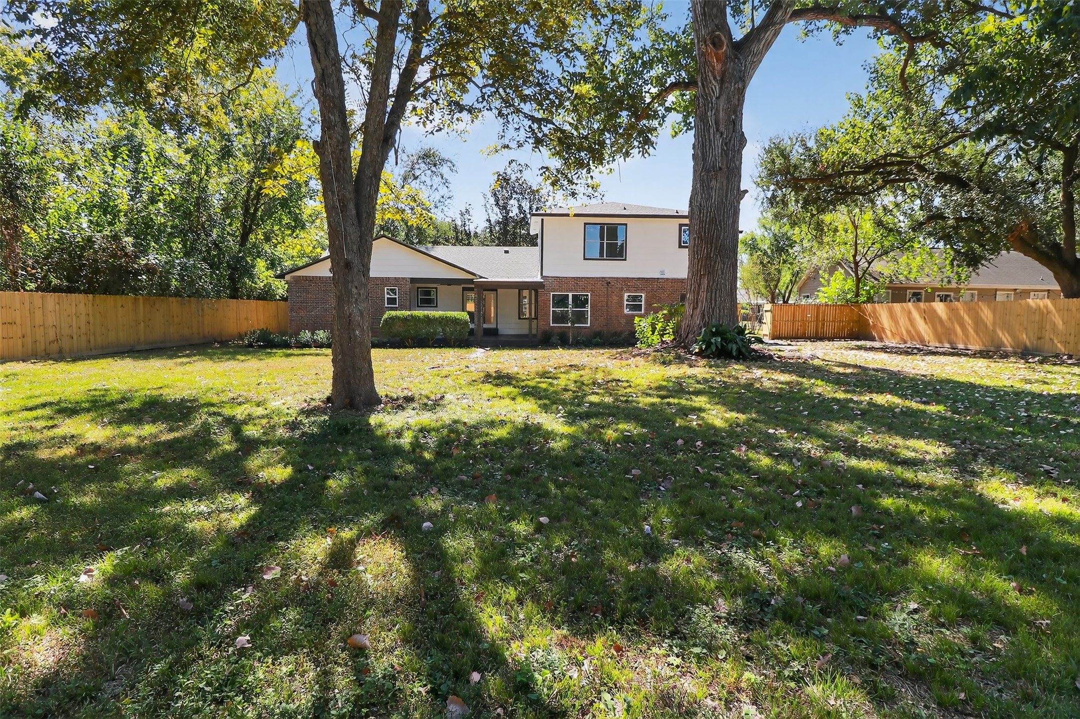 406 Hohldale Street Houston, TX 77091 - Photo 4 of 39 Lots of room for all your activities