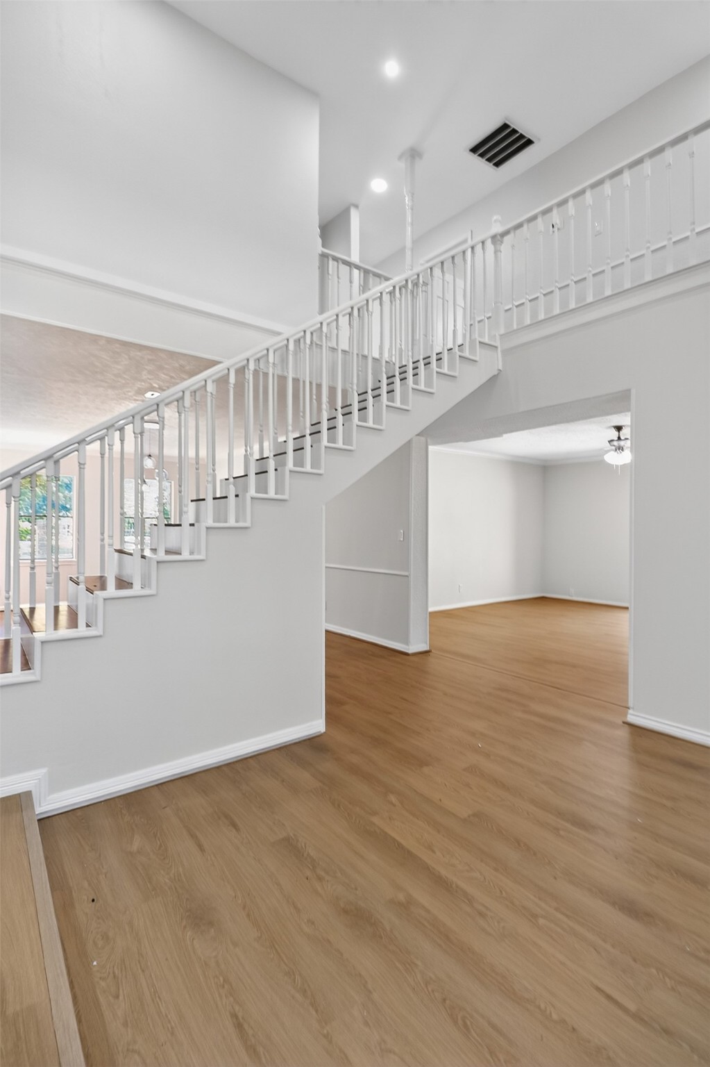 406 Hohldale Street Houston, TX 77091 - Photo 6 of 39 Beautiful staircase