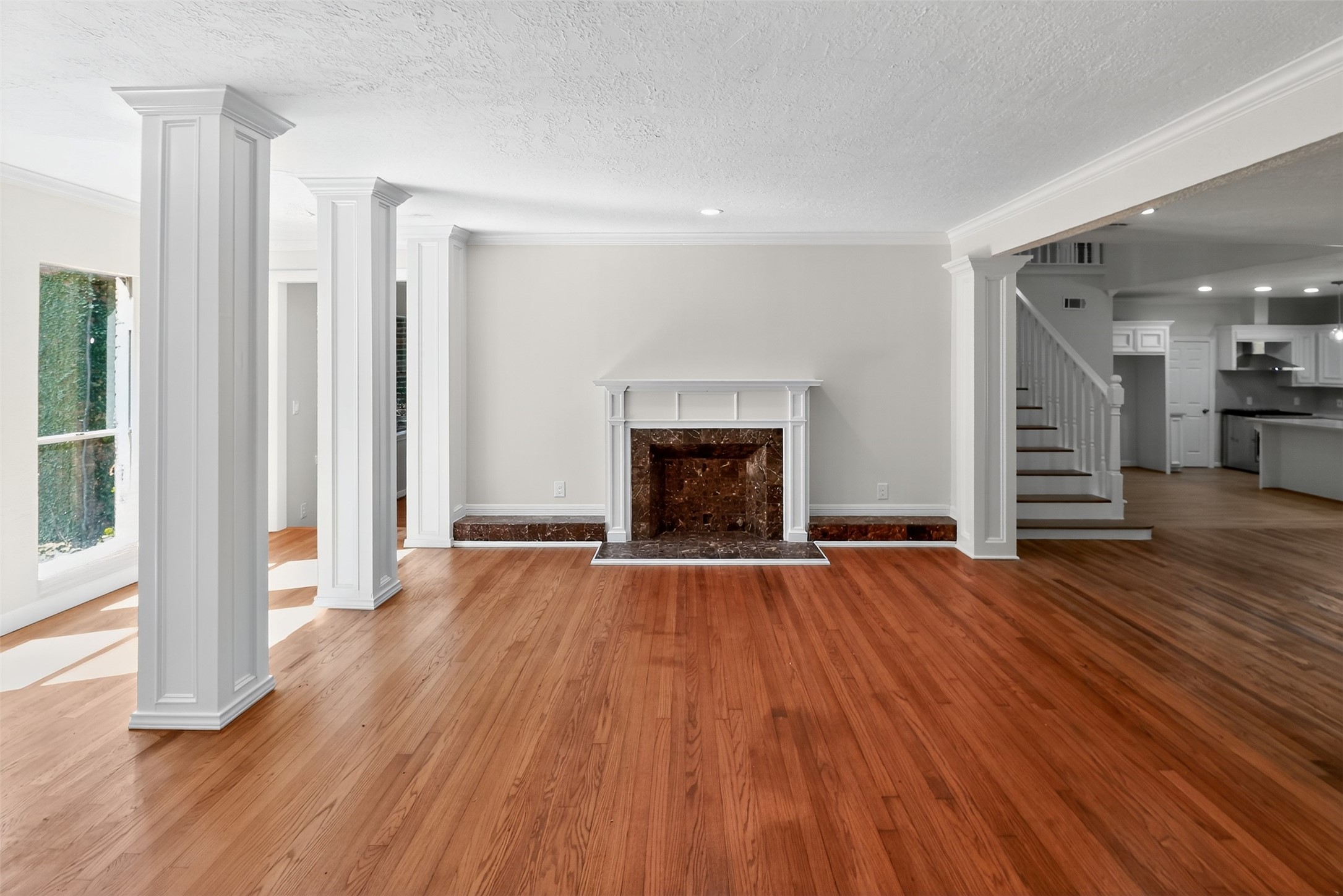 406 Hohldale Street Houston, TX 77091 - Photo 8 of 39 Many areas to entertain in