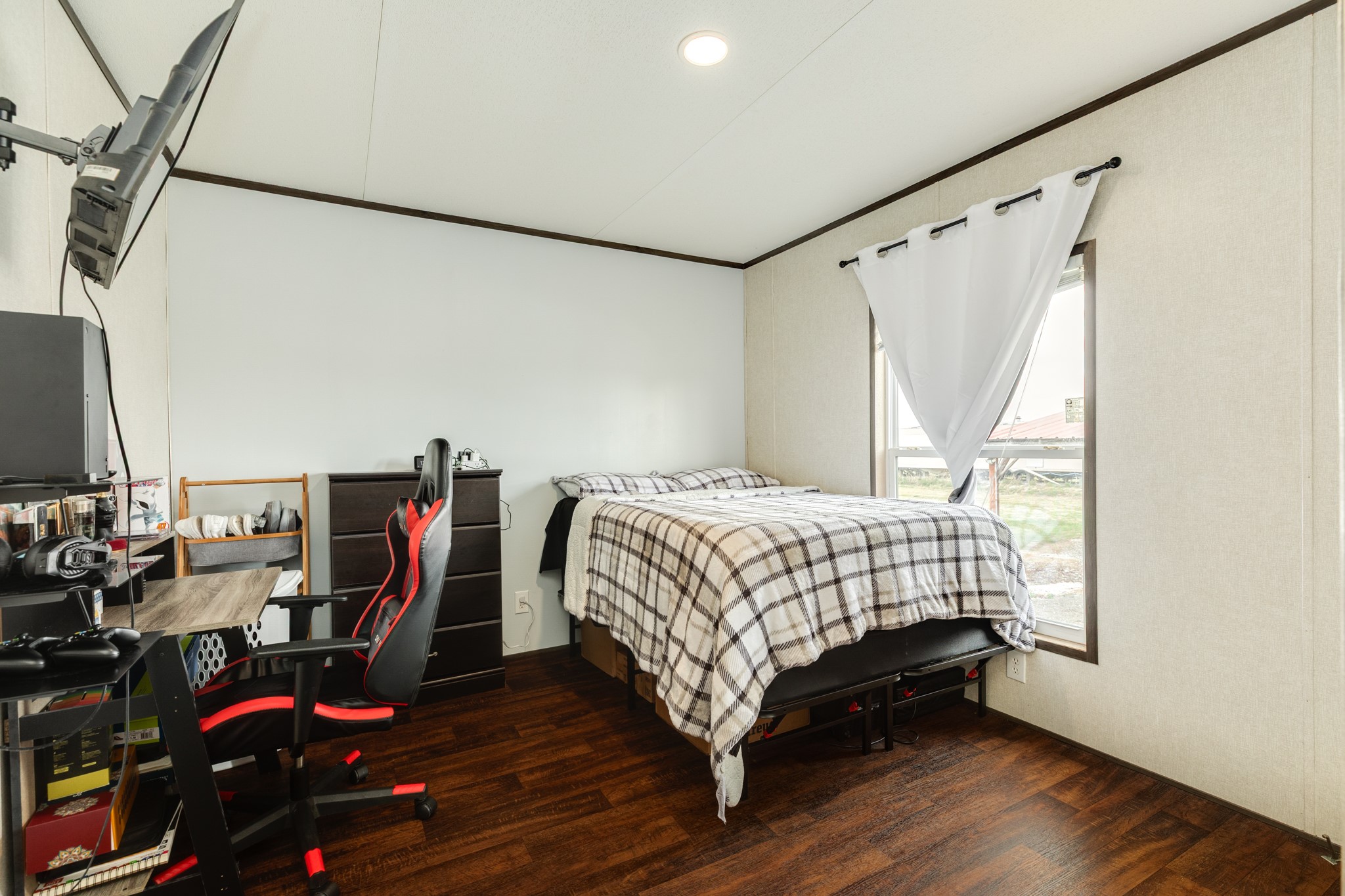 1886 County Road 212 Angleton, TX 77515 - Photo 21 of 36 a bedroom with bed and a wooden floor