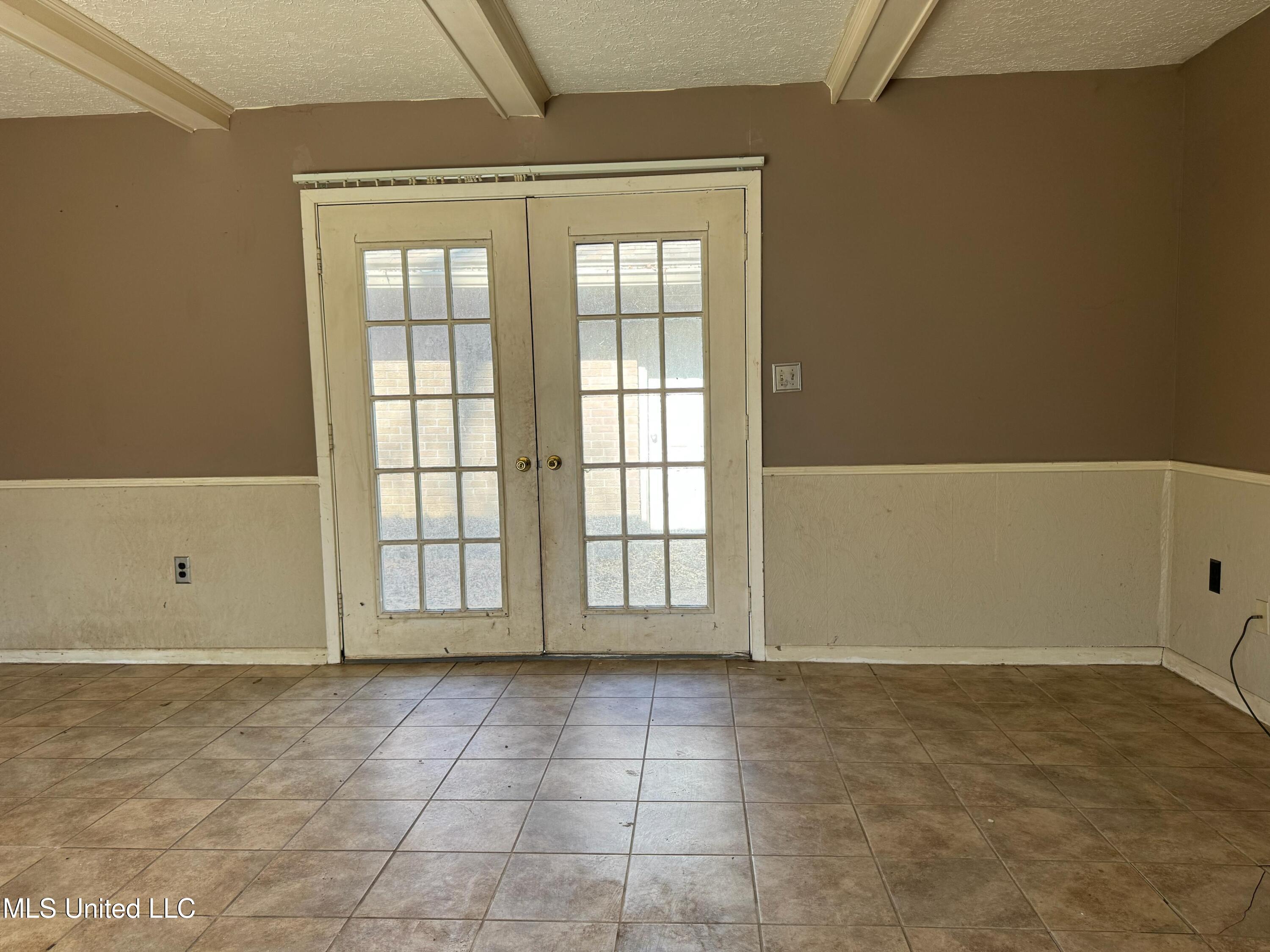 101 Sandra Cove Clinton, MS 39056 - Photo 2 of 9 8
