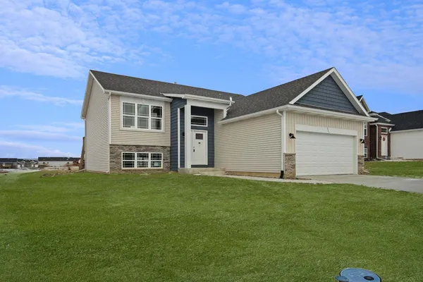 $404,999 | 3022 West 84th Place, Merrillville, IN 46410