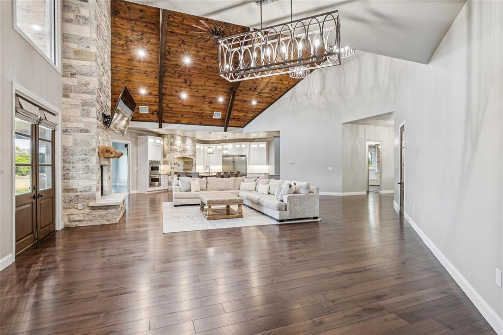 12877 Foutch Road Pilot Point, TX 76258 - Photo 11 of 40