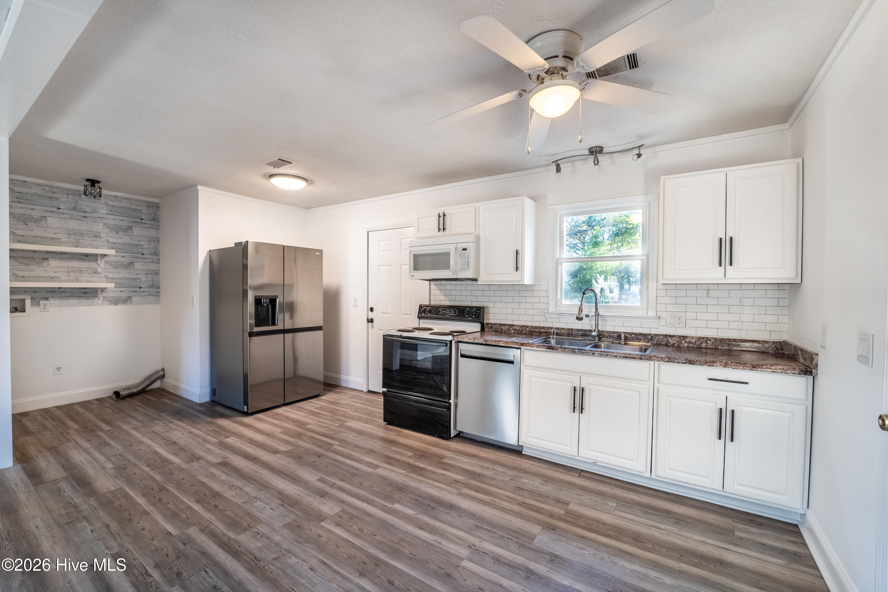 209 Wallington Road Wilmington, NC 28409 - Photo 2 of 28 209 Wallington Road-9