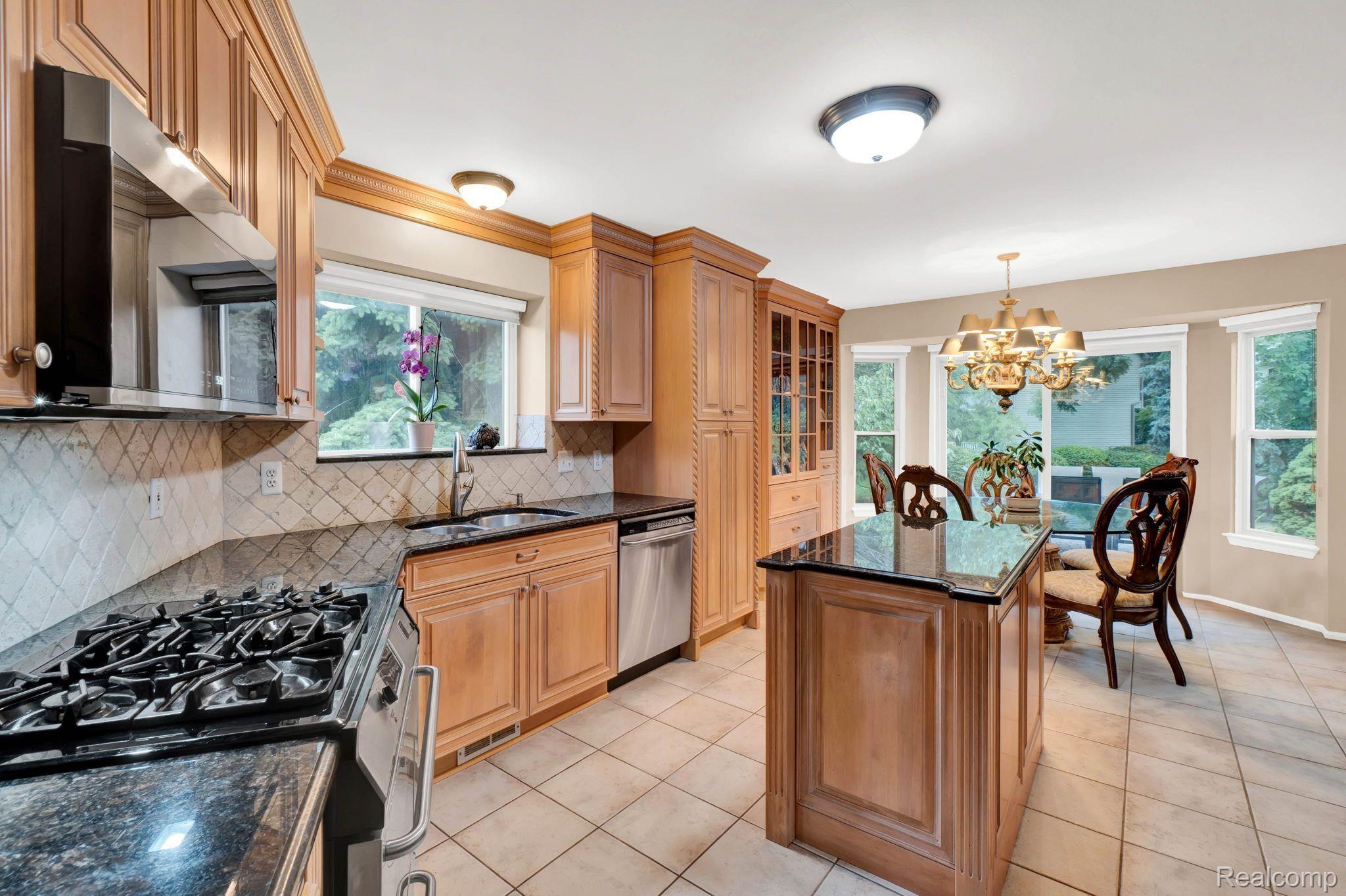 109 Chestnut Ridge Walled Lake, MI 48390 - Photo 48 of 54 Gallery Image 48