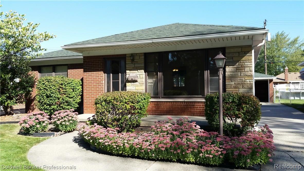 19341 Stephens Road Eastpointe, MI 48021 - Photo 1 of 11 1.jpg