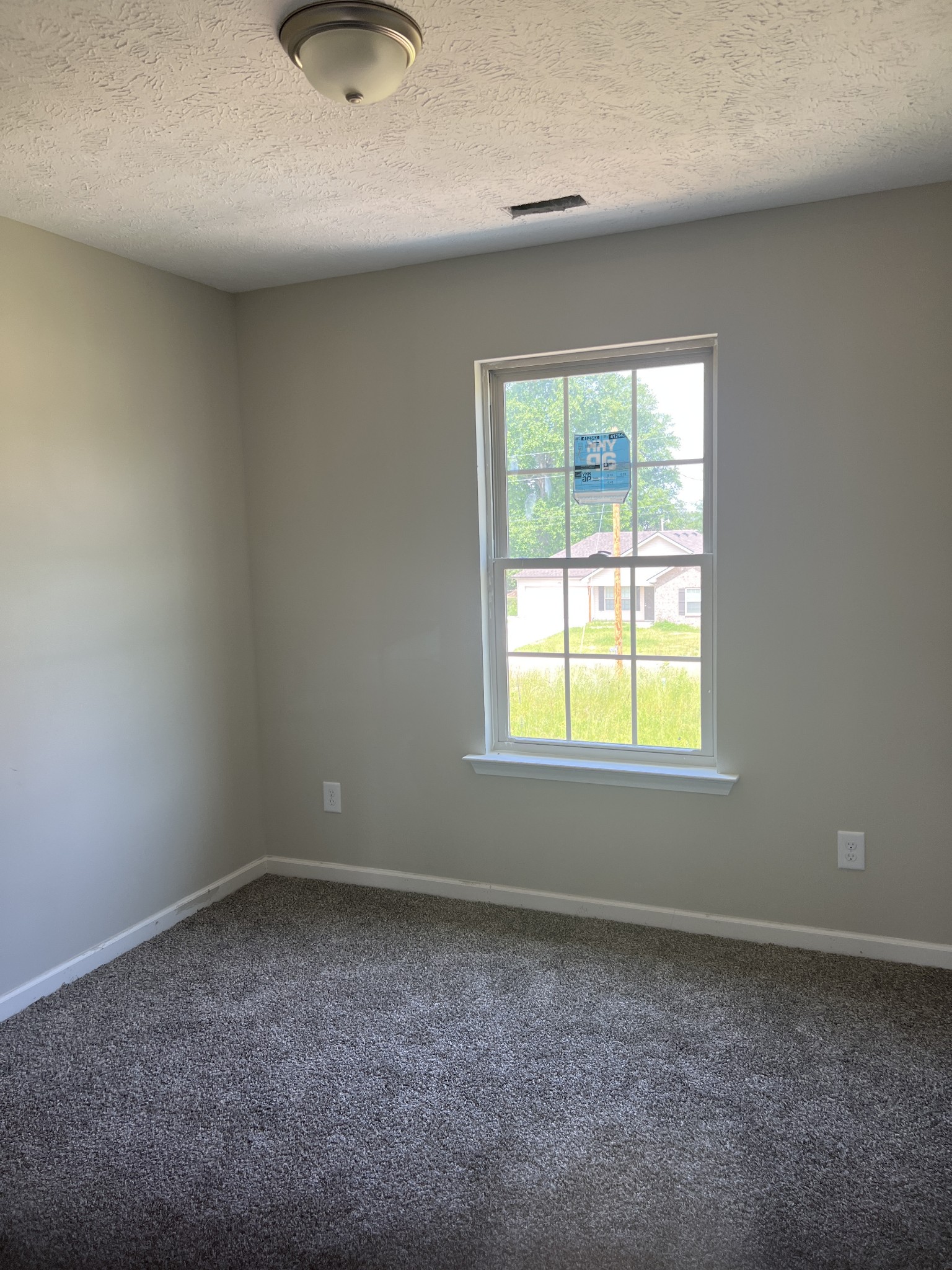 106 Timber Circle Manchester, TN 37355 - Photo 11 of 13 an empty room with a window