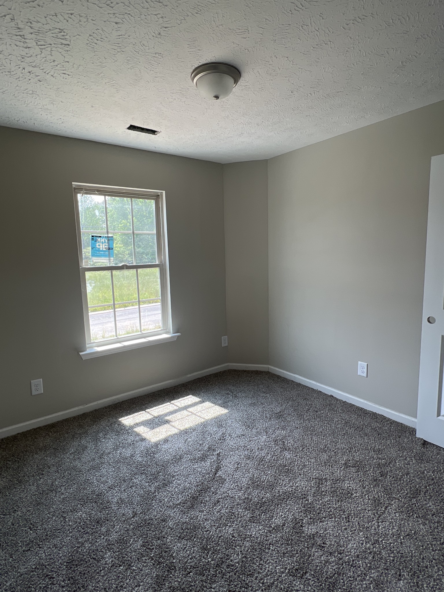 106 Timber Circle Manchester, TN 37355 - Photo 10 of 13 an empty room with windows