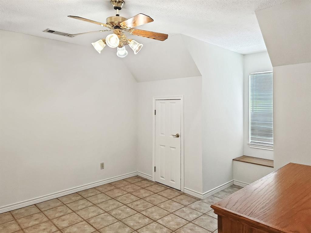 895 Pr 202 / Highway Hamilton, TX 76531 - Photo 20 of 40 a view of an empty room with window