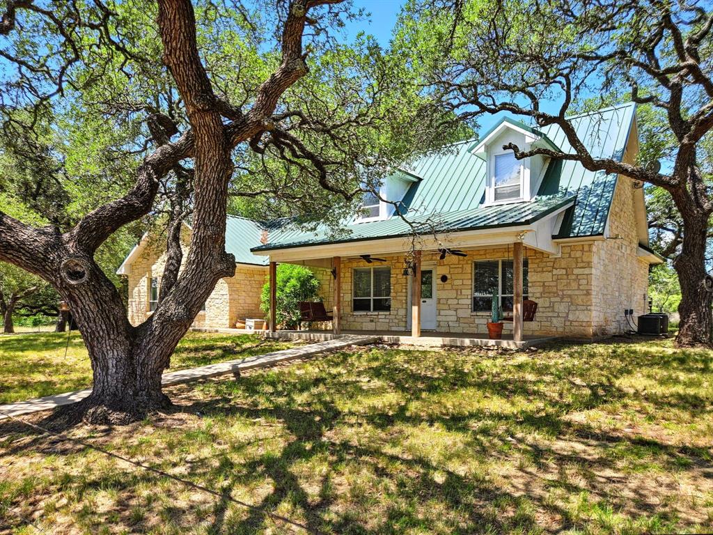 895 Pr 202 / Highway Hamilton, TX 76531 - Photo 6 of 40 a tree in front of a white house