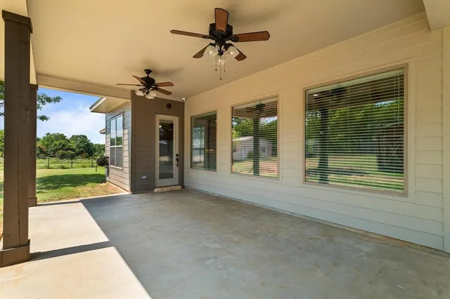 $990,000 | 402 North Pkwy Drive, Alvarado, TX 76009