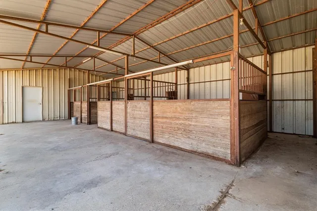 $990,000 | 402 North Pkwy Drive, Alvarado, TX 76009