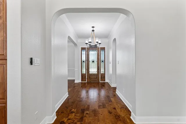 $990,000 | 402 North Pkwy Drive, Alvarado, TX 76009