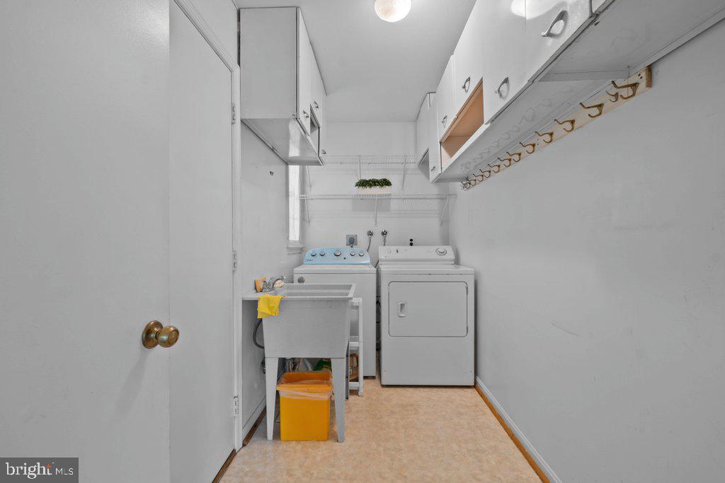 9704 Hall Road Potomac, MD 20854 - Photo 22 of 41 a utility room with dryer and washer