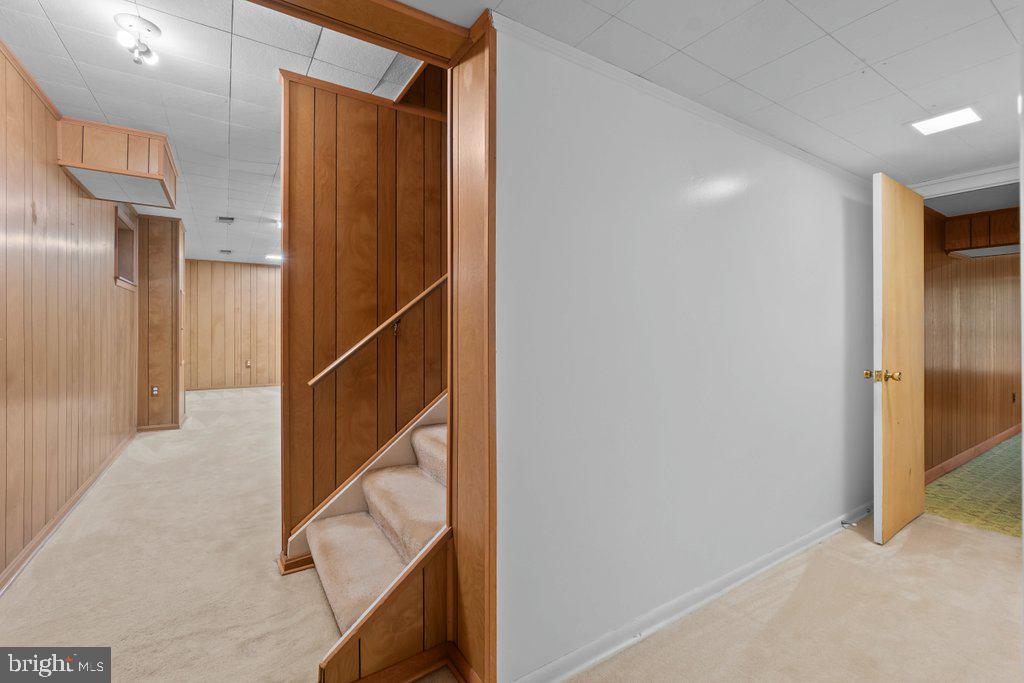 9704 Hall Road Potomac, MD 20854 - Photo 33 of 41 a view of entryway