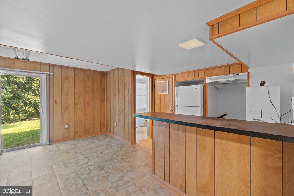 9704 Hall Road Potomac, MD 20854 - Photo 36 of 41 a view of a back yard from a balcony