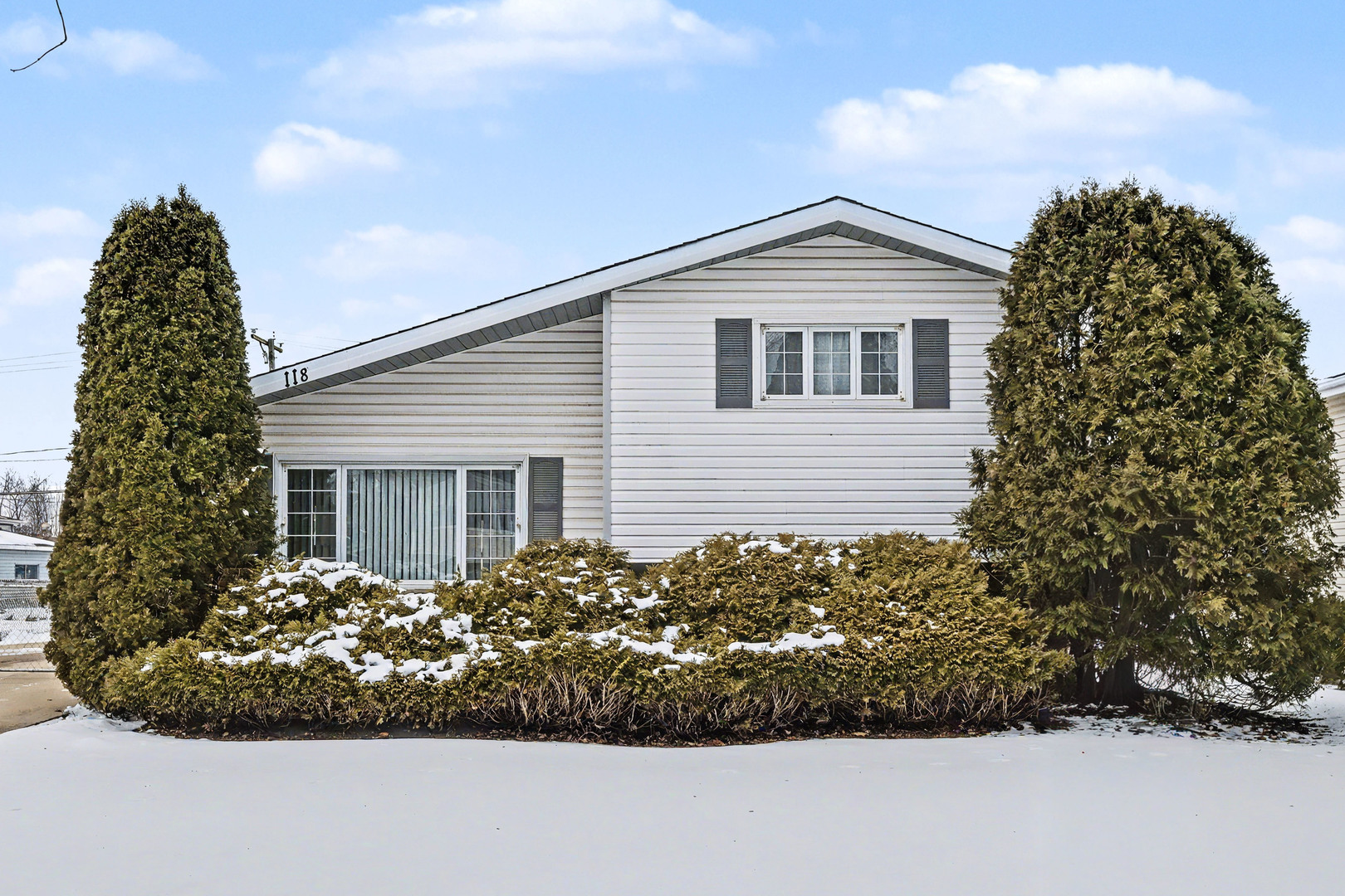 118 Evergreen Street Addison, IL 60101 - Photo 2 of 38 a view of a house with a yard