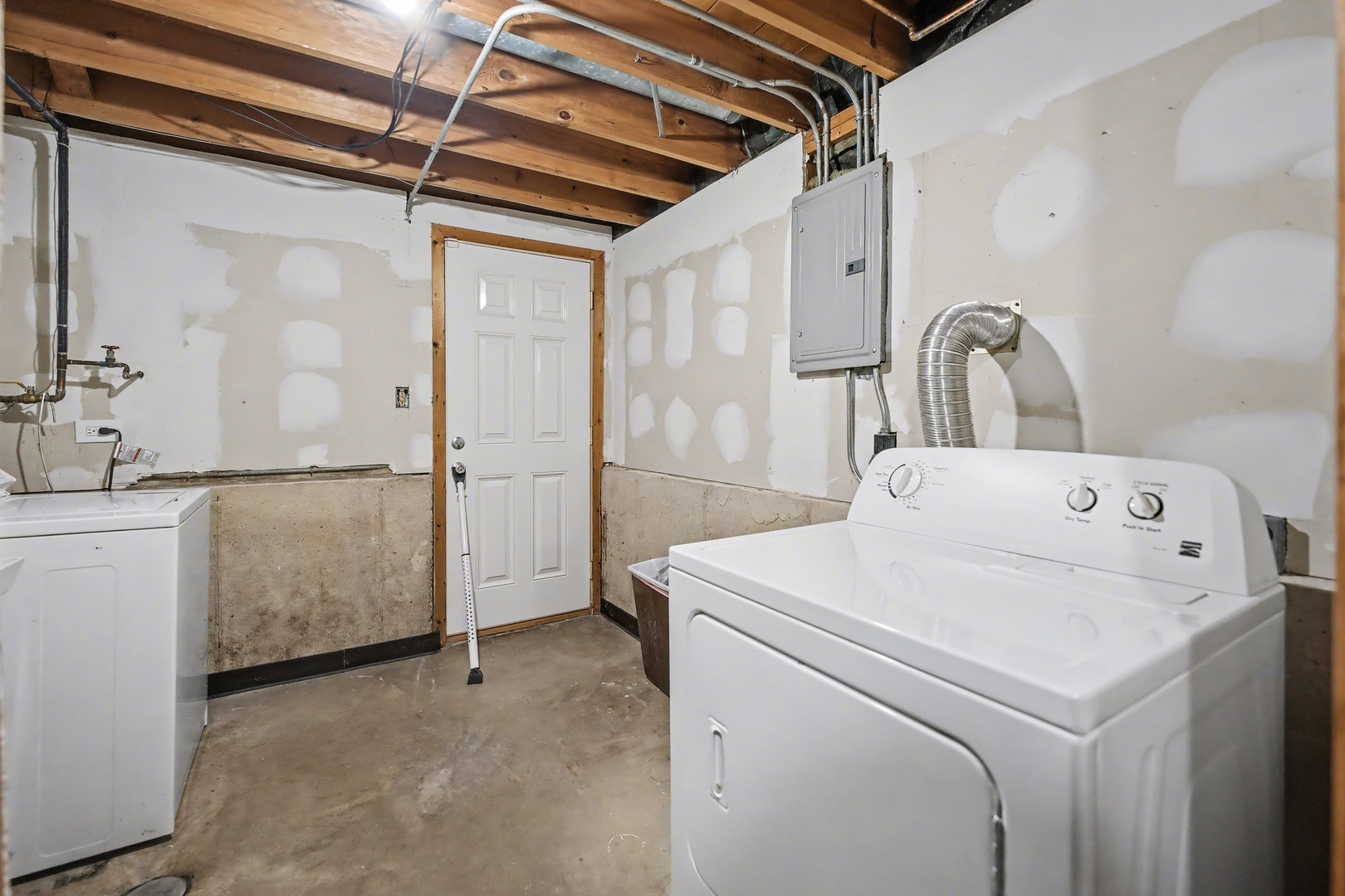 118 Evergreen Street Addison, IL 60101 - Photo 25 of 38 a utility room with dryer and washer