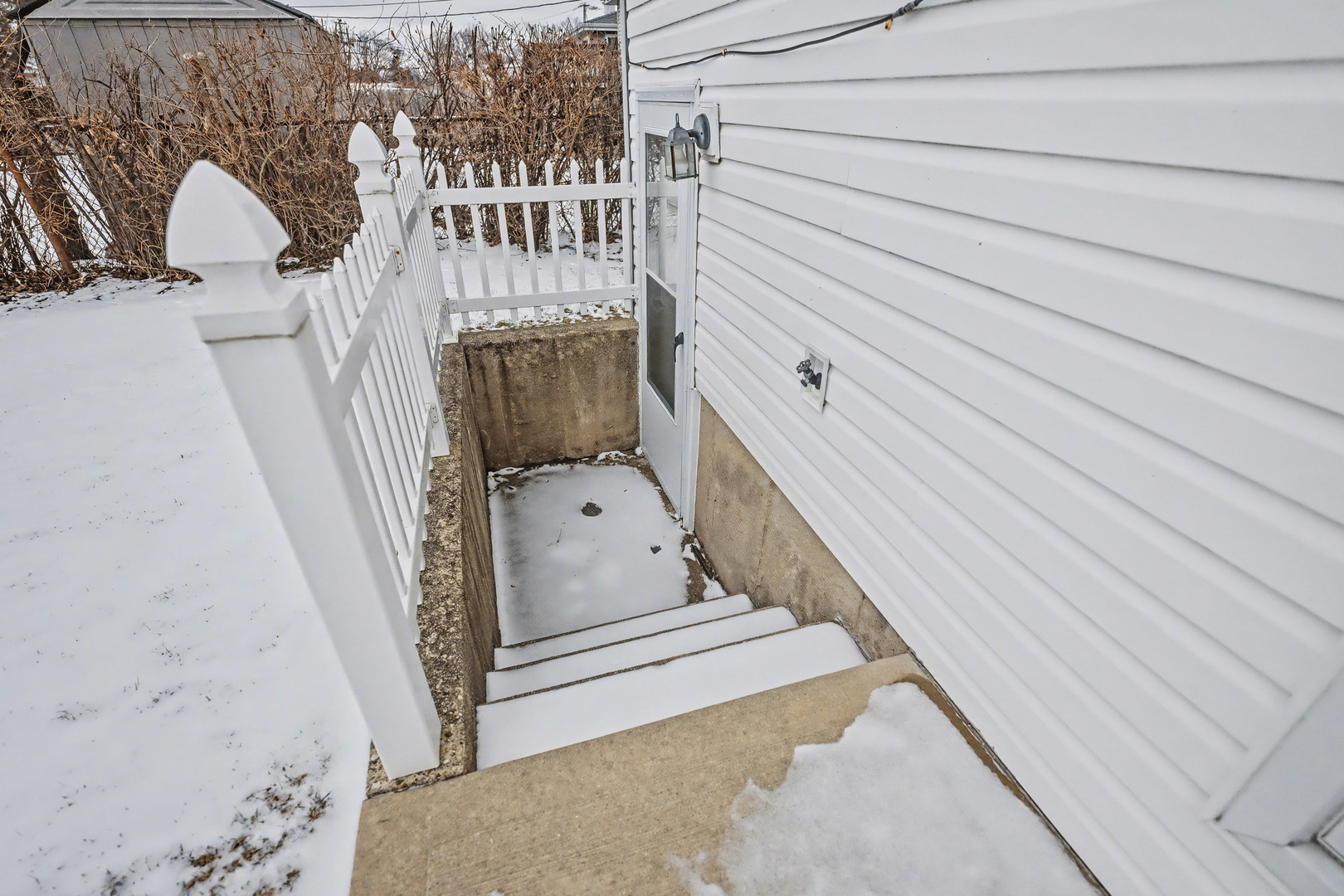 118 Evergreen Street Addison, IL 60101 - Photo 35 of 38 a view of entryway