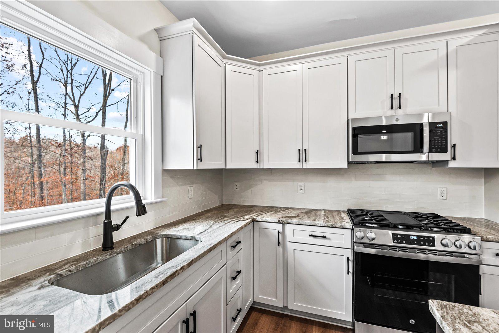 209 Doc Stone Road Stafford, VA 22556 - Photo 14 of 43 209 Doc Stone Rd. Stainless steel appliances